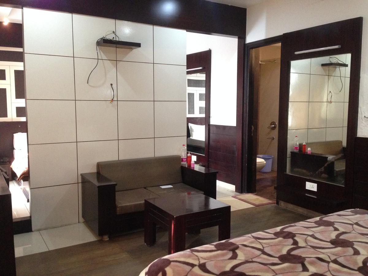 Hotel D2M Mānsa Εξωτερικό φωτογραφία