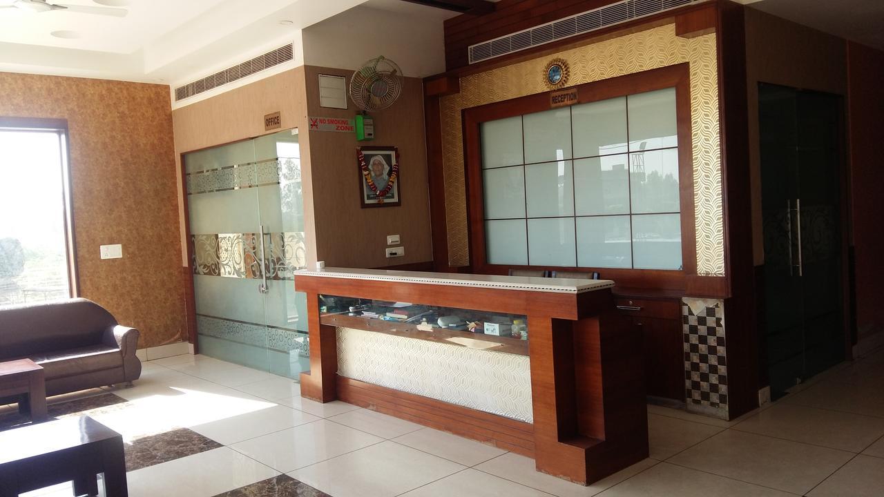 Hotel D2M Mānsa Εξωτερικό φωτογραφία
